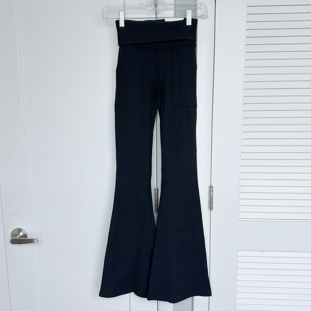 (S) NWT Offline by Aerie Ribbed Super Flare Leggings - Picture 2 of 6